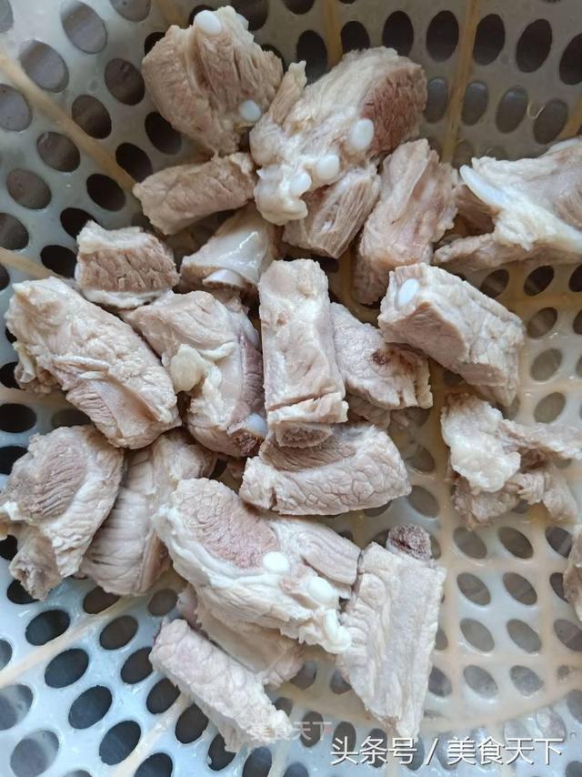 红烧排骨怎么炒糖色?这是最漂亮的炒糖色,排骨