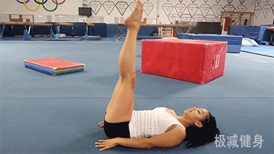 女生很喜歡腹肌男,那男生內心裡是否也想女生有馬甲線呢?